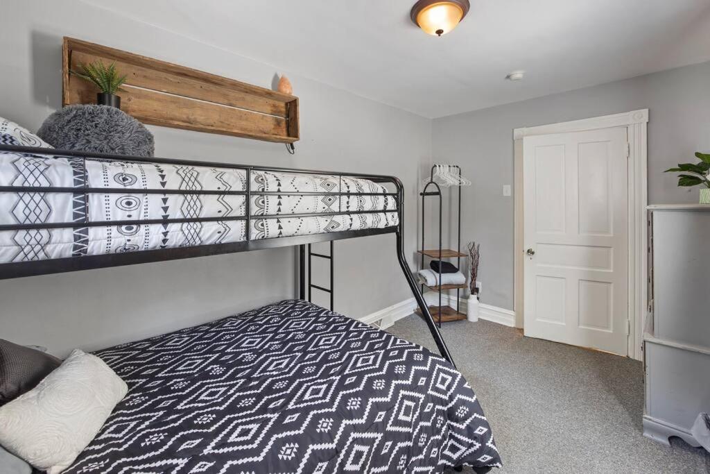 Rare City Home W/ Backyard Fire-Pit & Hottub Lancaster Eksteriør bilde