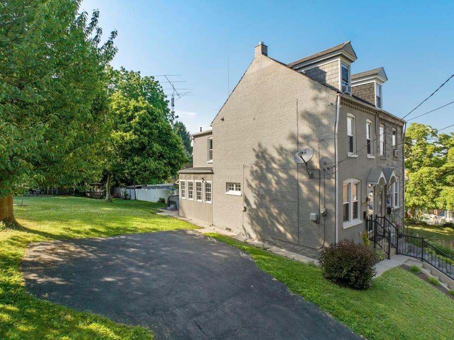 Rare City Home W/ Backyard Fire-Pit & Hottub Lancaster Eksteriør bilde
