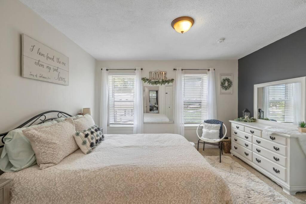 Rare City Home W/ Backyard Fire-Pit & Hottub Lancaster Eksteriør bilde