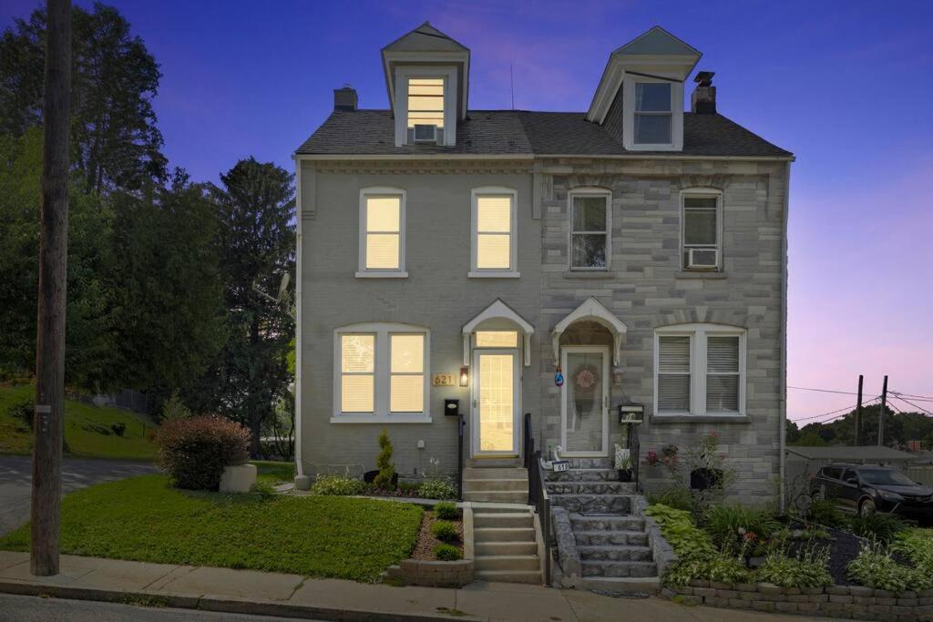 Rare City Home W/ Backyard Fire-Pit & Hottub Lancaster Eksteriør bilde