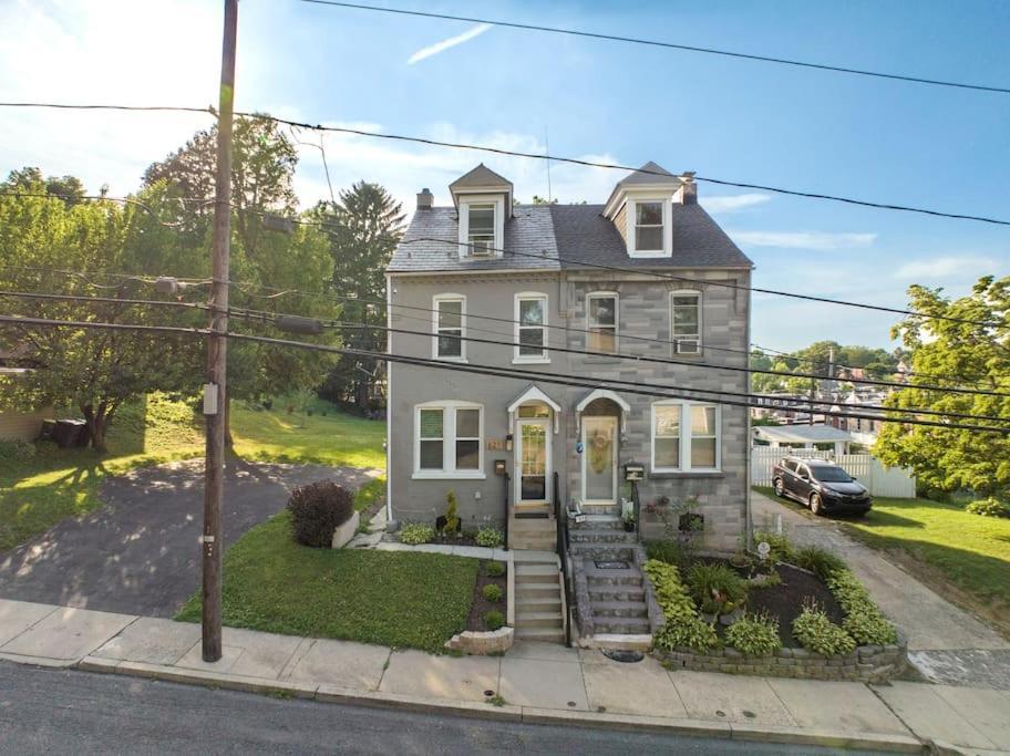 Rare City Home W/ Backyard Fire-Pit & Hottub Lancaster Eksteriør bilde