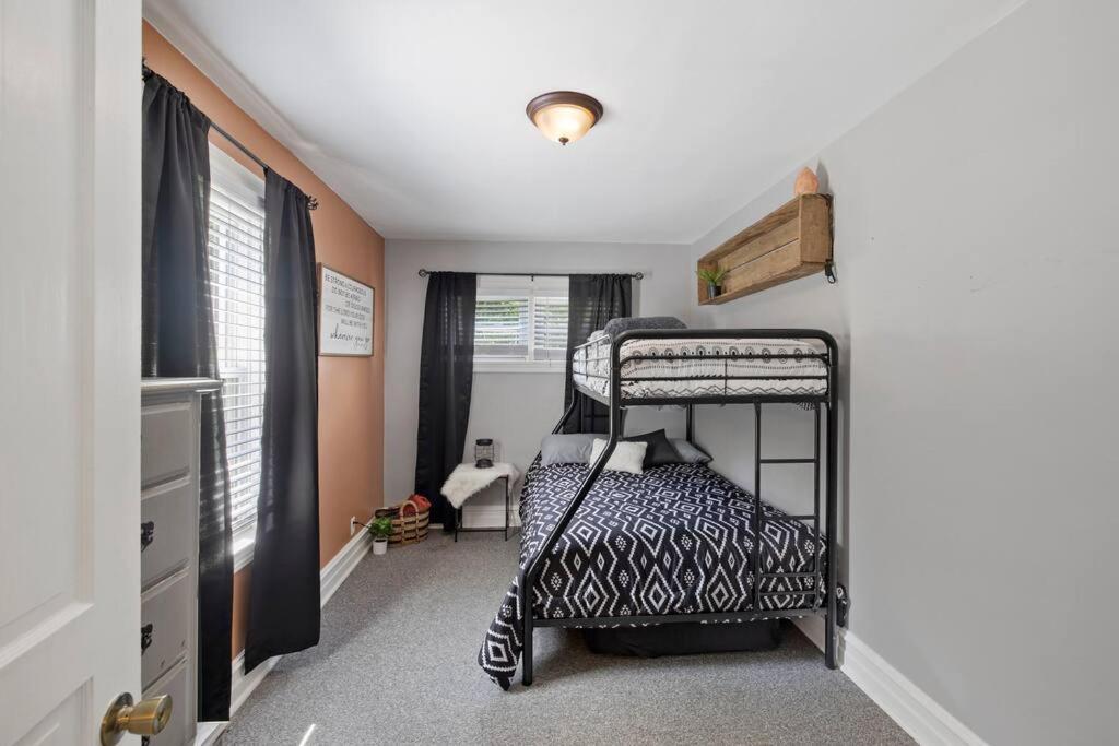 Rare City Home W/ Backyard Fire-Pit & Hottub Lancaster Eksteriør bilde