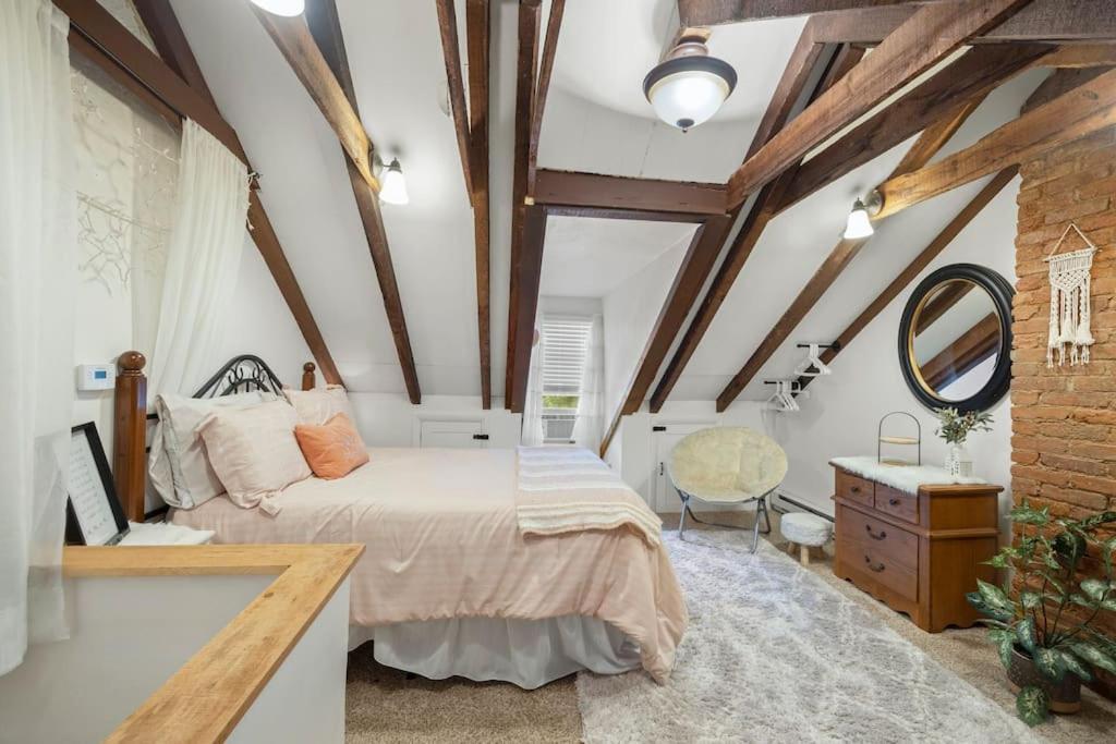 Rare City Home W/ Backyard Fire-Pit & Hottub Lancaster Eksteriør bilde
