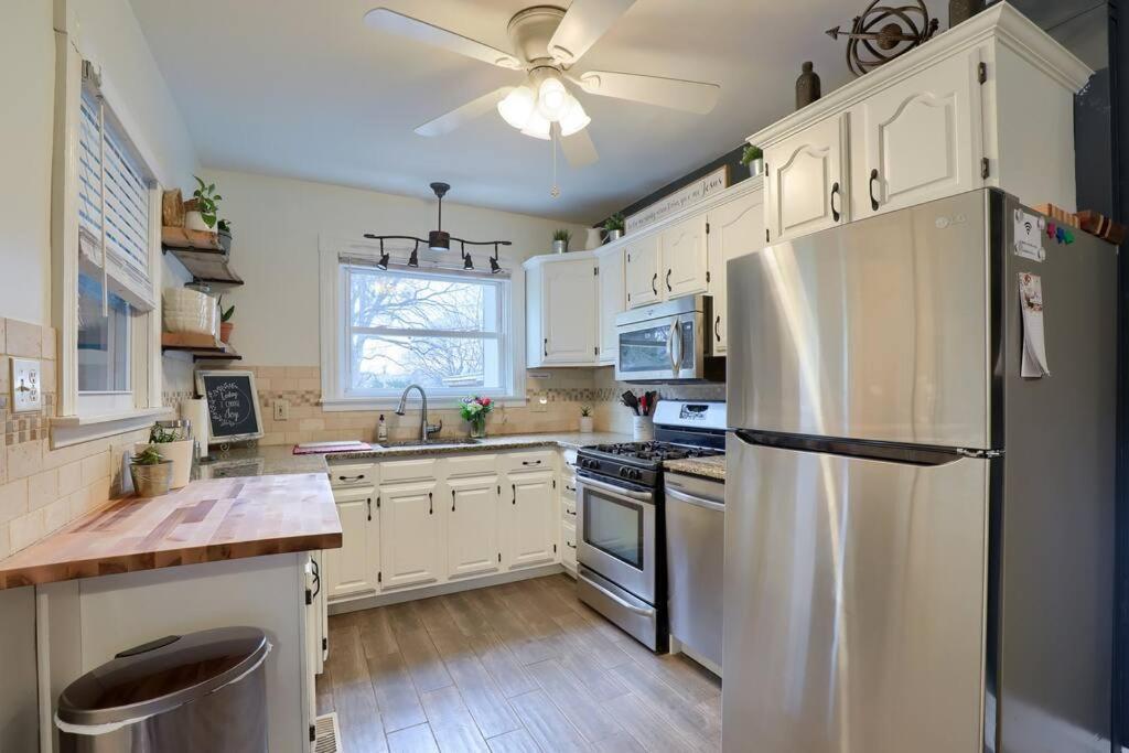 Rare City Home W/ Backyard Fire-Pit & Hottub Lancaster Eksteriør bilde