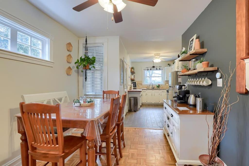 Rare City Home W/ Backyard Fire-Pit & Hottub Lancaster Eksteriør bilde