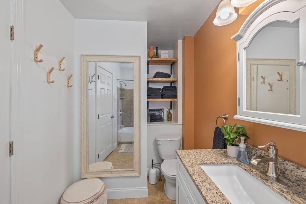 Rare City Home W/ Backyard Fire-Pit & Hottub Lancaster Eksteriør bilde